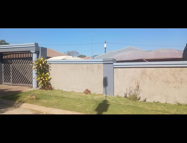 3 BEDROOM HOUSE FOR SALE IN CLAYVILLE